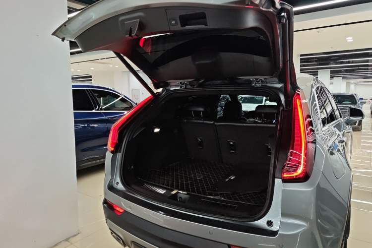 Used Cadillac XT4 2023 28T Two-Wheel Drive Prestige Version Trunk