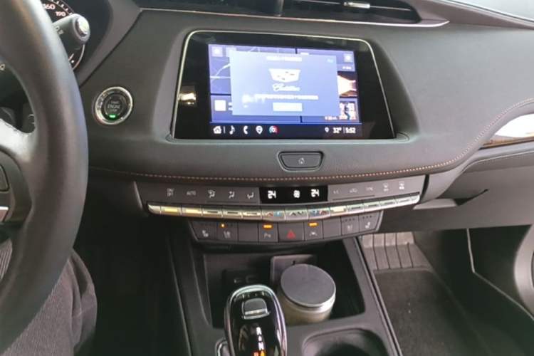 Used Cadillac XT4 2023 28T Two-Wheel Drive Prestige Version Audio And AC Panel