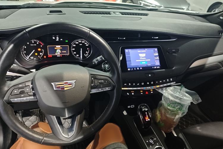 Used Cadillac XT4 2023 28T Two-Wheel Drive Prestige Version Center Console