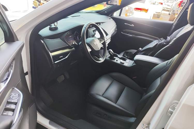 Used Cadillac XT4 2023 28T Two-Wheel-Drive Luxury Version Driver Seat
