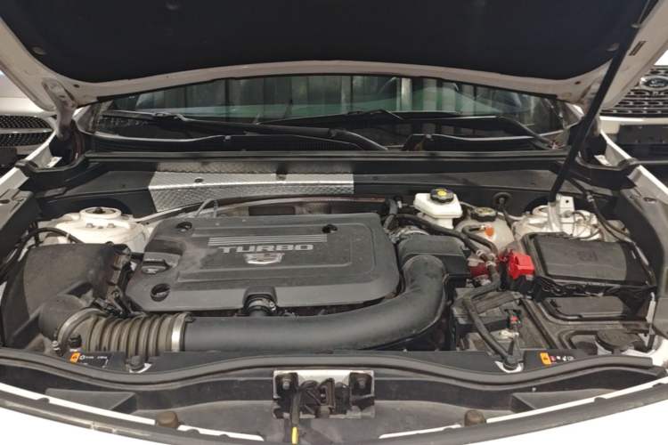 Used Cadillac XT4 2023 28T Two-Wheel Drive Prestige Version Engine Bay