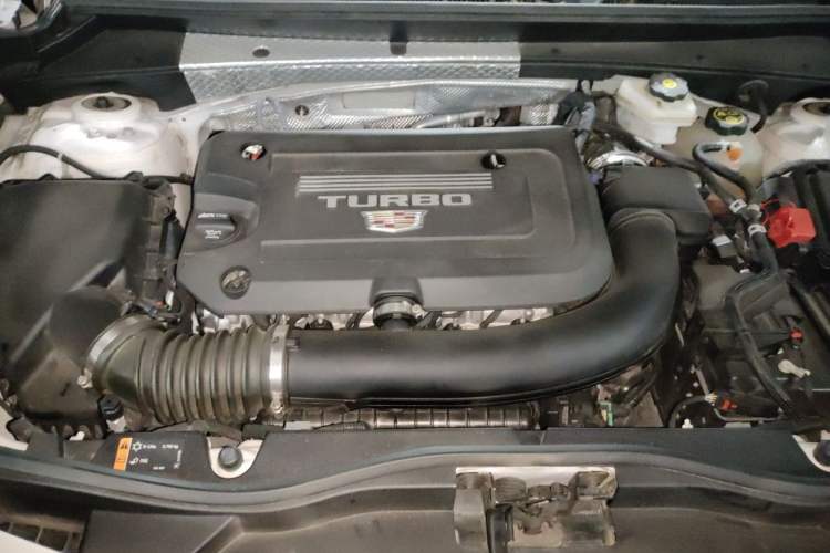 Used Cadillac XT4 2023 28T Two-Wheel-Drive Luxury Version Engine Bay