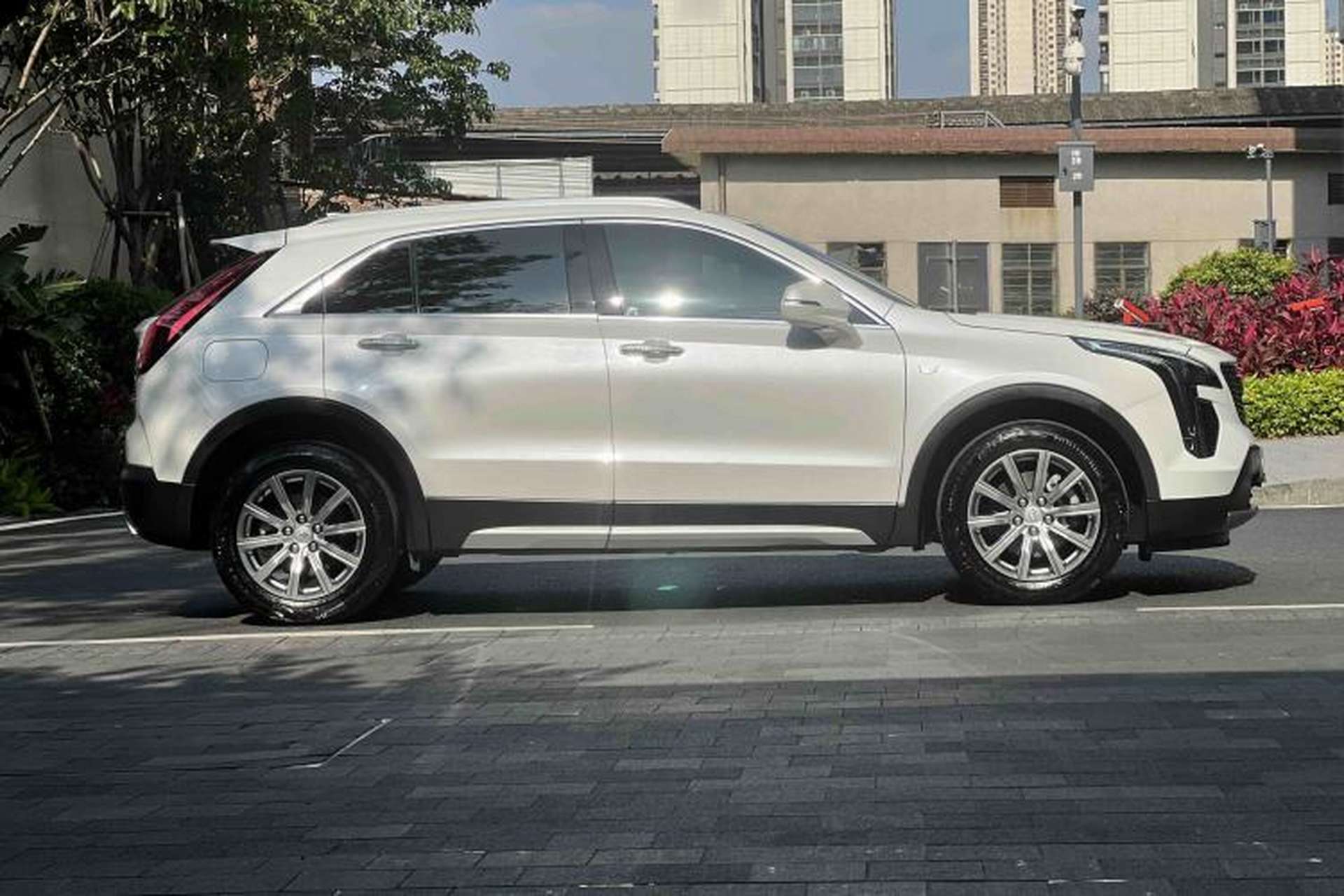 Used Cadillac XT4 2023 28T Two-Wheel Drive Prestige Version Exterior 8