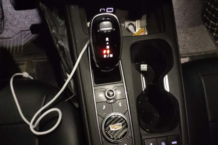 Used Cadillac XT4 2023 28T Two-Wheel-Drive Luxury Version Gear Lever