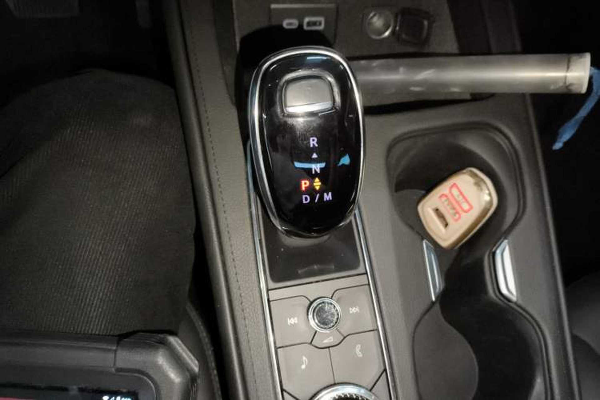 Used Cadillac XT4 2023 28T Two-Wheel Drive Prestige Version Gear Lever