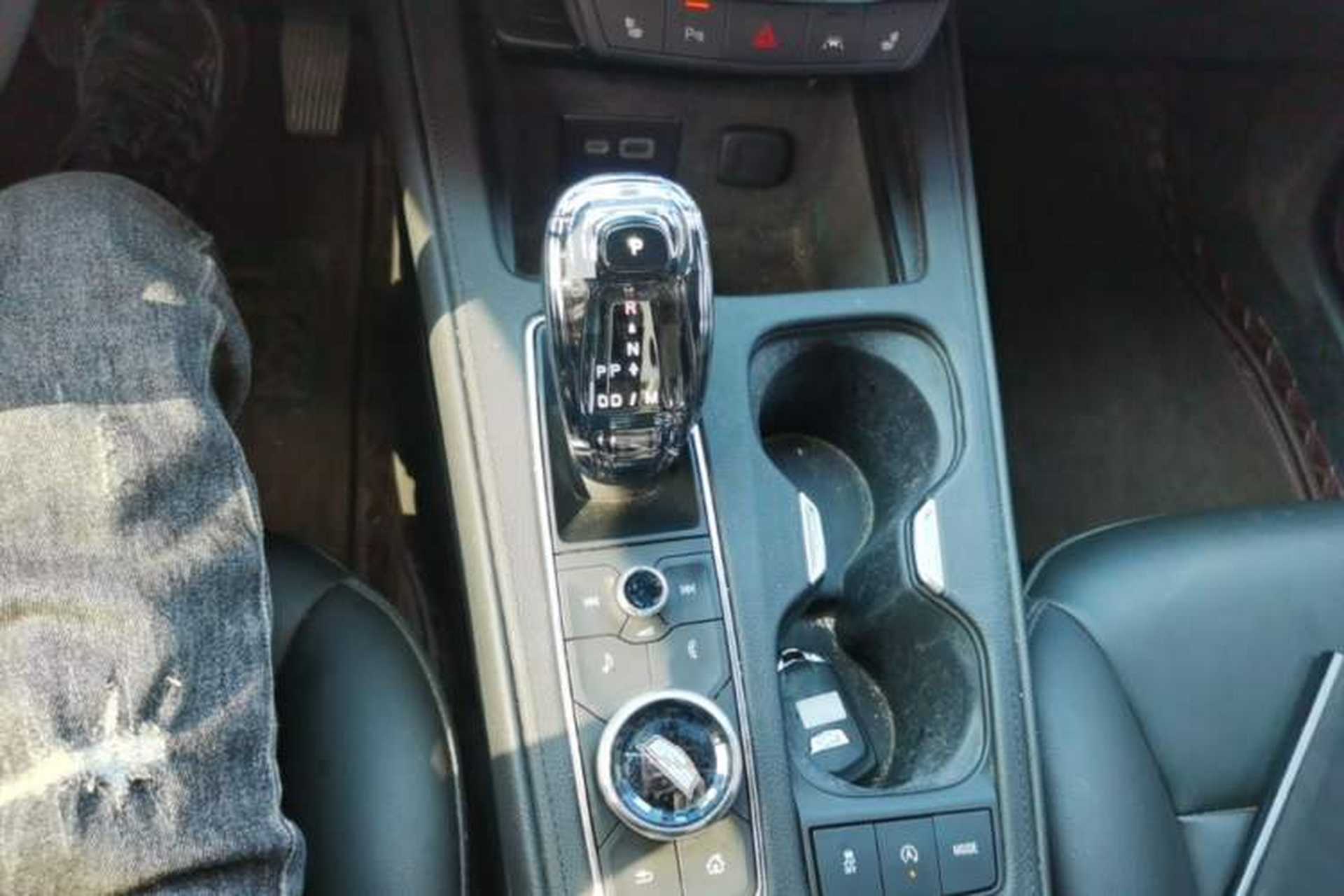 Used Cadillac XT4 2023 28T Two-Wheel-Drive Luxury Version Gear Lever