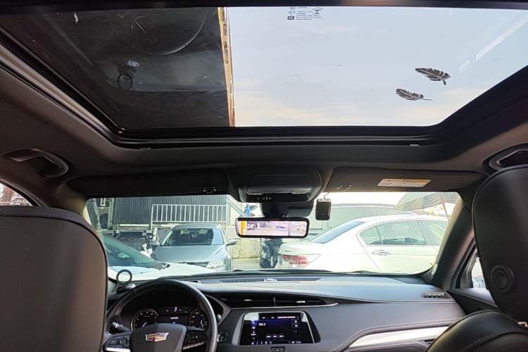 Used Cadillac XT4 2023 28T Two-Wheel-Drive Luxury Version Headliner