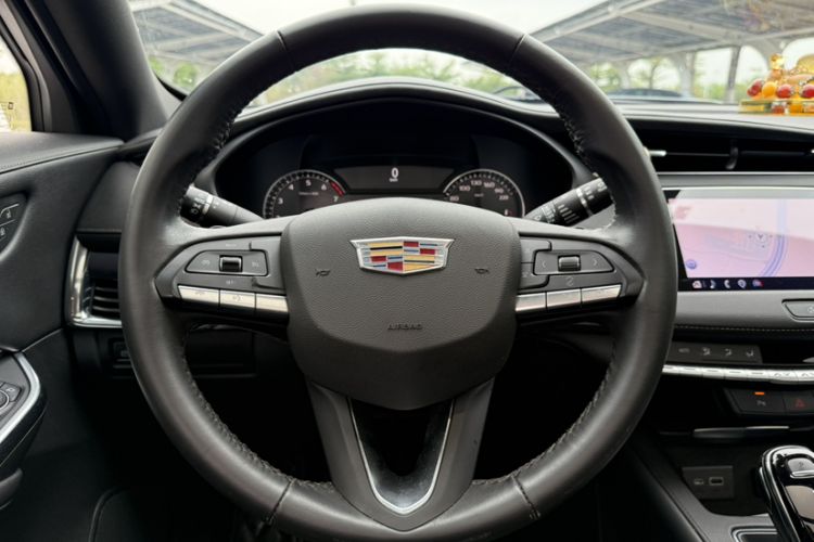 Used Cadillac XT4 2023 28T Two-Wheel Drive Fashion Edition Interior 2