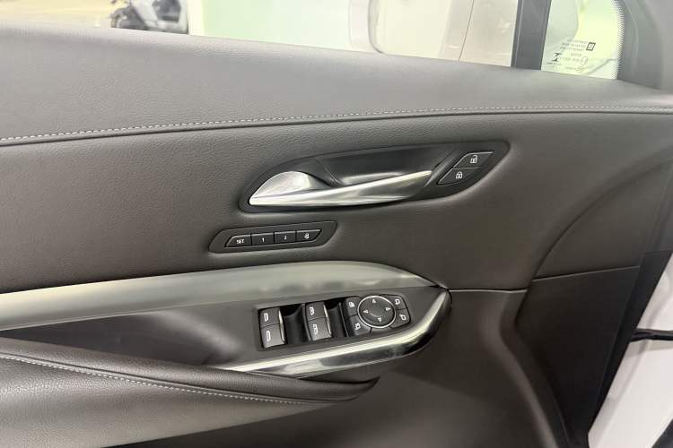 Used Cadillac XT4 2023 28T Two-Wheel Drive Prestige Version Interior 2