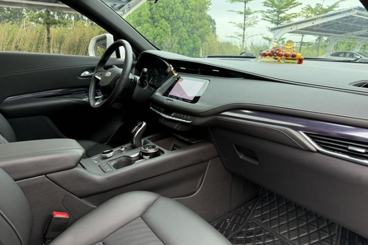 Used Cadillac XT4 2023 28T Two-Wheel Drive Fashion Edition Interior 4