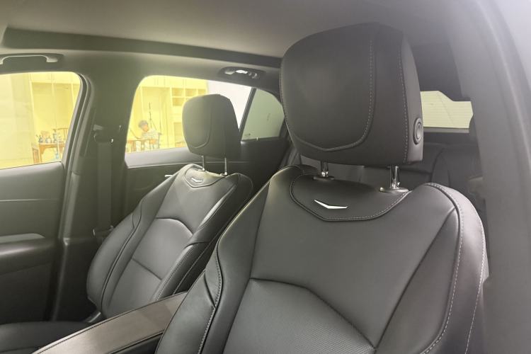 Used Cadillac XT4 2023 28T Two-Wheel Drive Prestige Version Interior 4