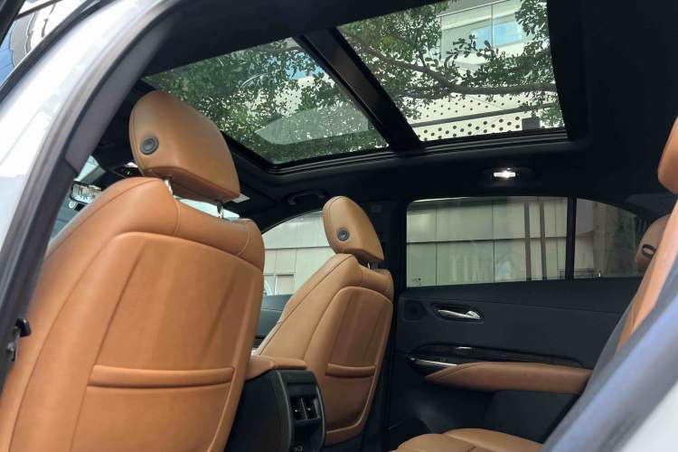 Used Cadillac XT4 2023 28T Two-Wheel Drive Prestige Version Interior 5