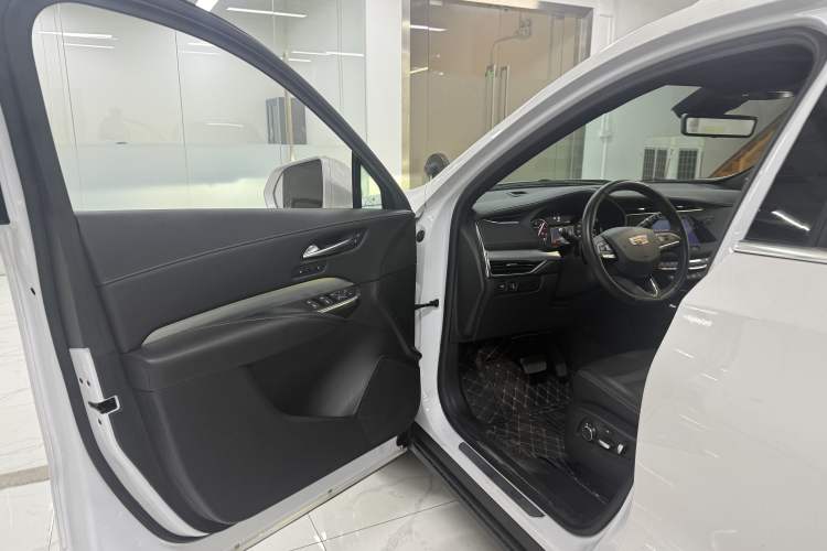 Used Cadillac XT4 2023 28T Two-Wheel Drive Prestige Version Interior 6
