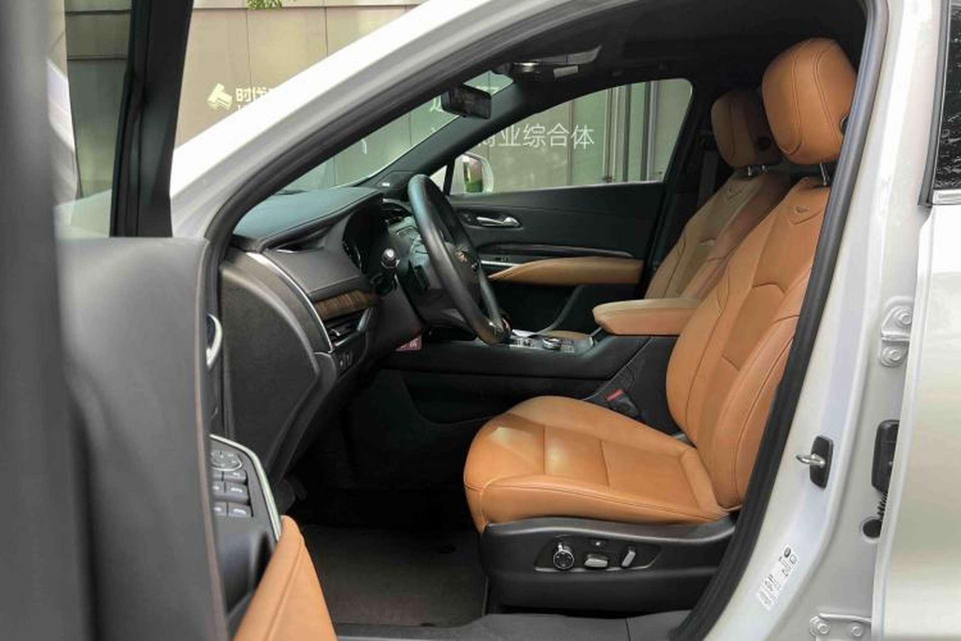 Used Cadillac XT4 2023 28T Two-Wheel Drive Prestige Version Interior 6