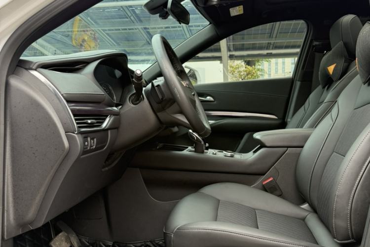 Used Cadillac XT4 2023 28T Two-Wheel Drive Fashion Edition Interior 7