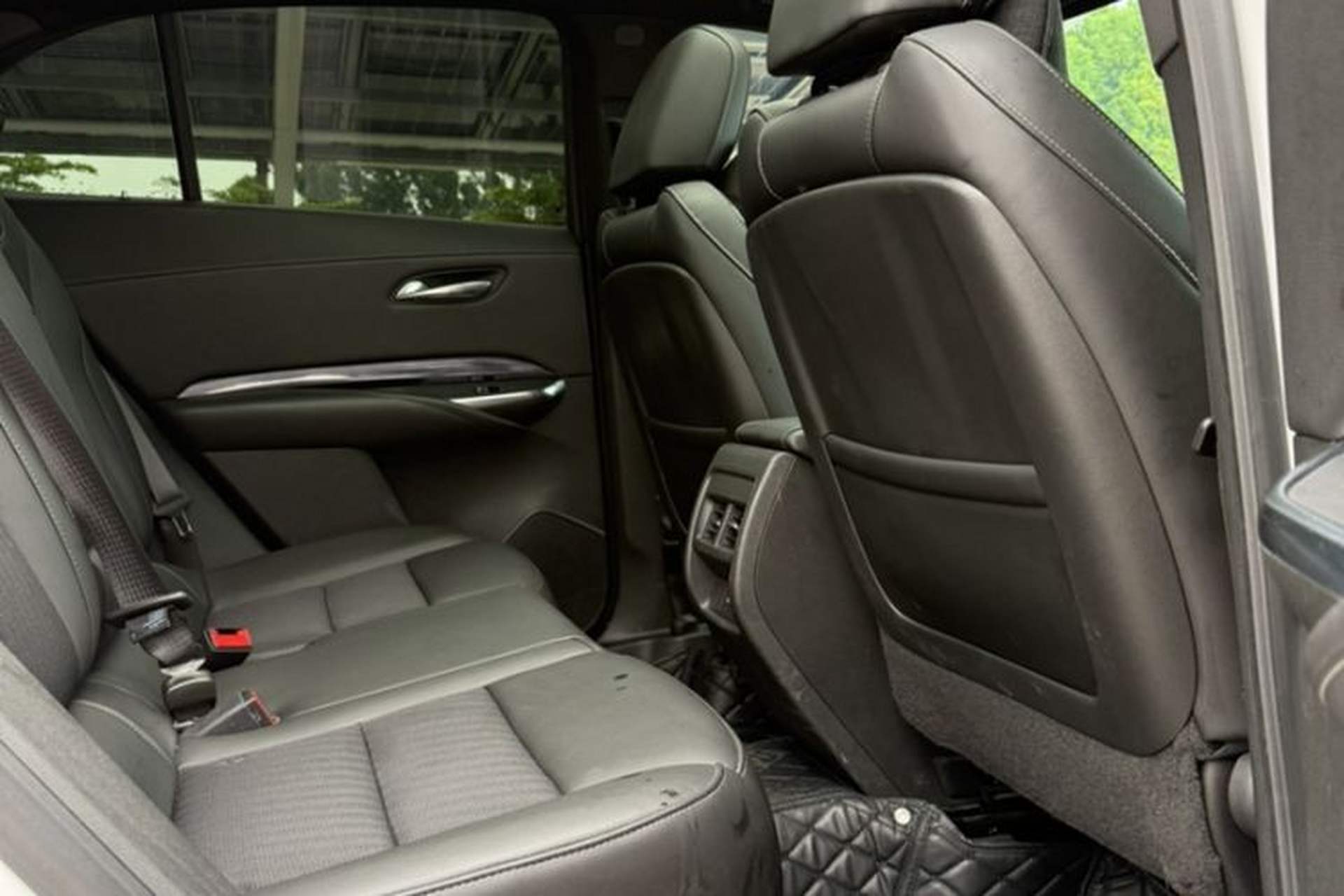 Used Cadillac XT4 2023 28T Two-Wheel Drive Fashion Edition Interior 8