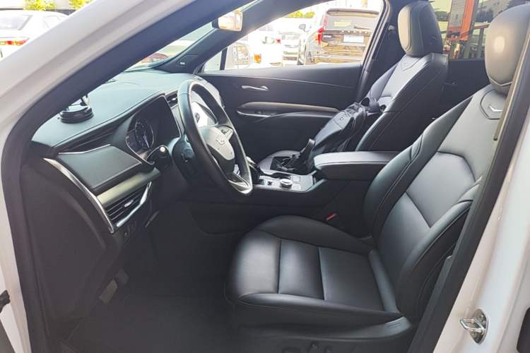 Used Cadillac XT4 2023 28T Two-Wheel-Drive Luxury Version Left Front Seat
