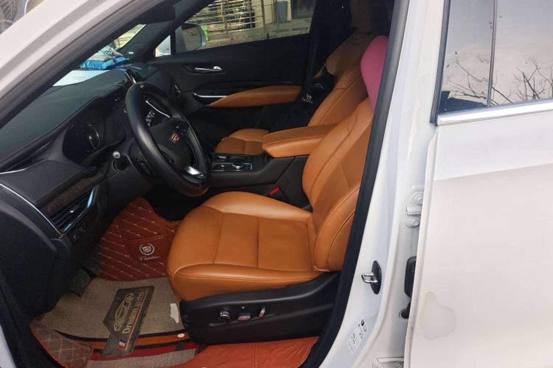 Used Cadillac XT4 2023 28T Two-Wheel Drive Prestige Version Left Front Seat