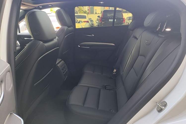 Used Cadillac XT4 2023 28T Two-Wheel-Drive Luxury Version Left Rear Seat