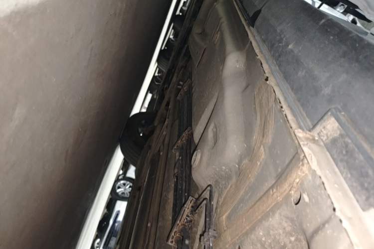Used Cadillac XT4 2023 28T Two-Wheel Drive Prestige Version Left Side Sill