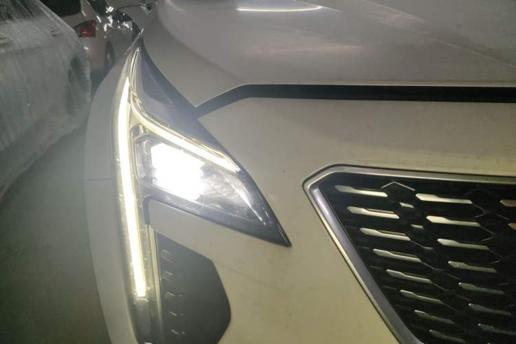 Used Cadillac XT4 2023 28T Two-Wheel-Drive Luxury Version Right Front Headlight