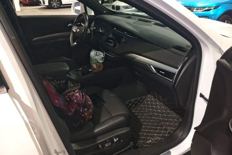 Used Cadillac XT4 2023 28T Two-Wheel Drive Prestige Version Right Front Seat