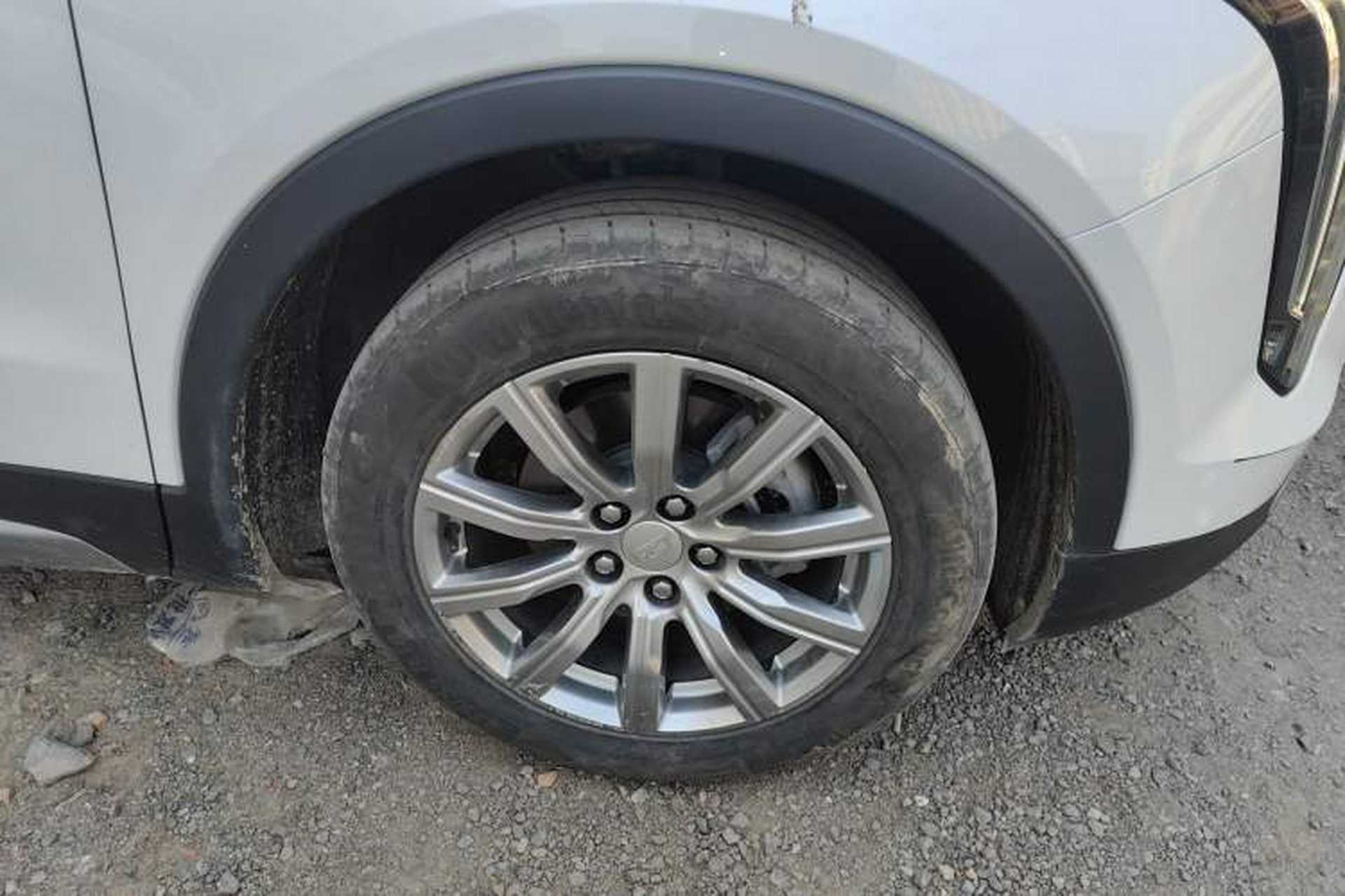 Used Cadillac XT4 2023 28T Two-Wheel Drive Prestige Version Right Front Wheel Hub