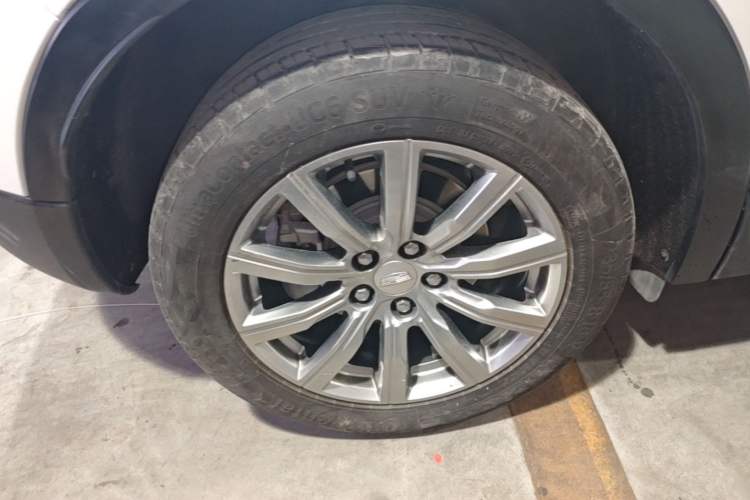 Used Cadillac XT4 2023 28T Two-Wheel Drive Prestige Version Right Rear Wheel Hub