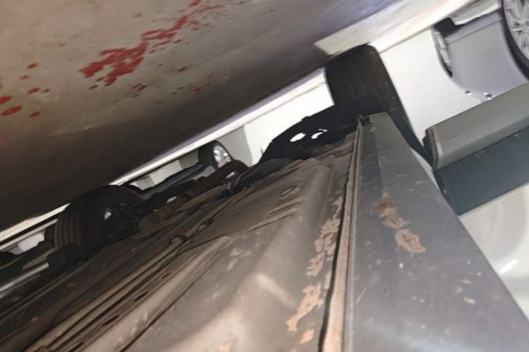 Used Cadillac XT4 2023 28T Two-Wheel Drive Prestige Version Right Side Sill