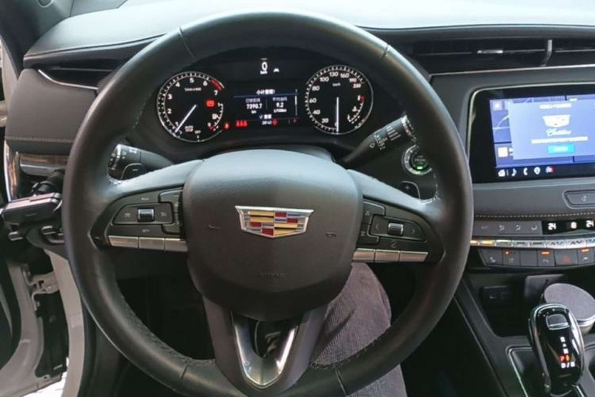 Used Cadillac XT4 2023 28T Two-Wheel Drive Prestige Version Steering Wheel