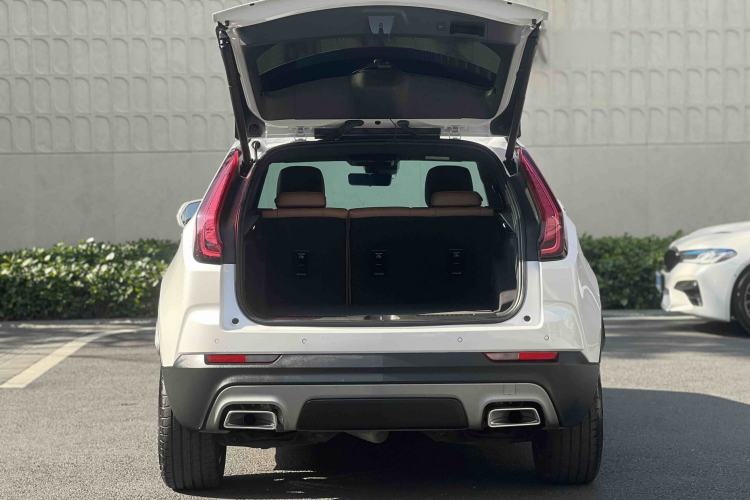 Used Cadillac XT4 2023 28T Two-Wheel Drive Prestige Version Trunk