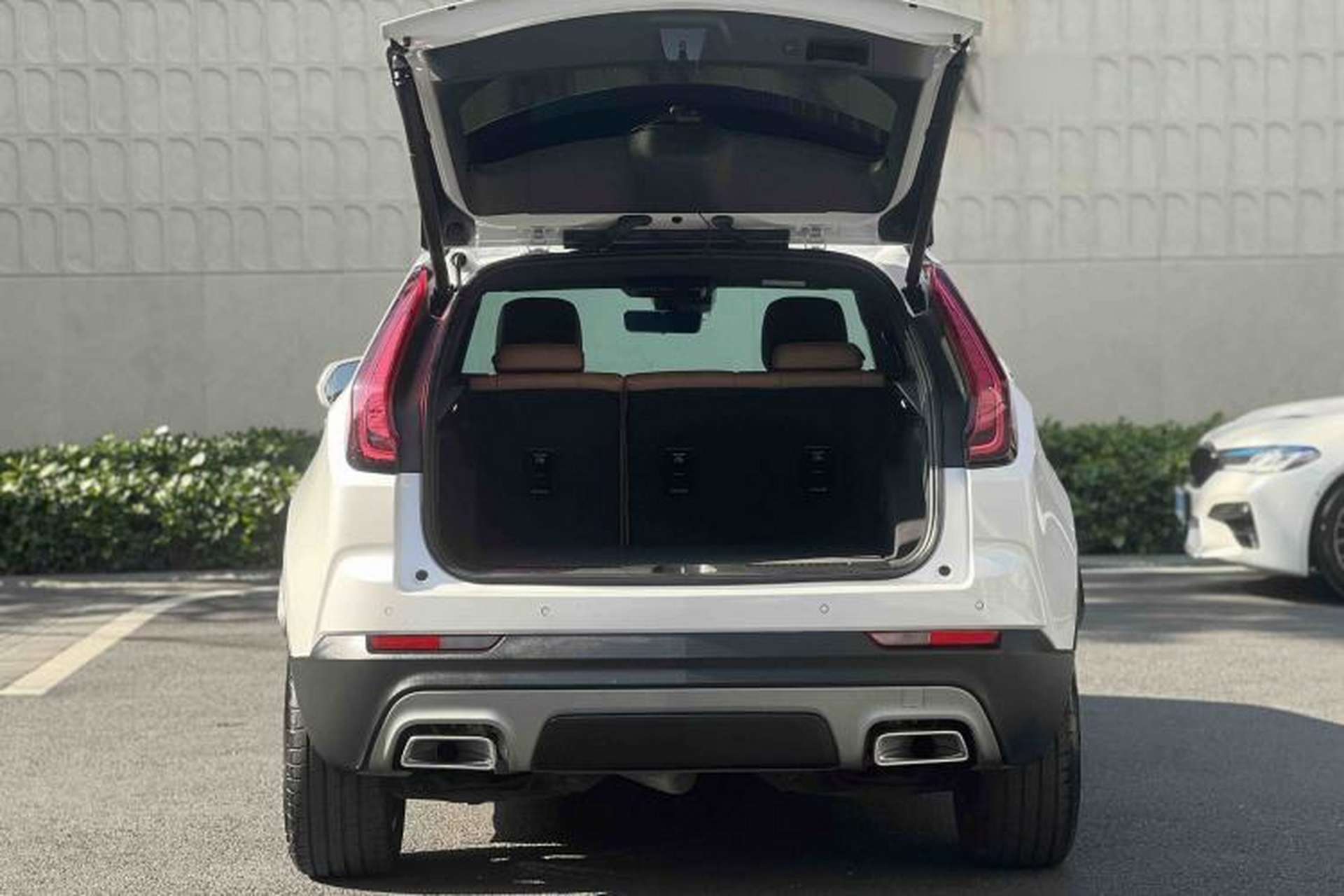 Used Cadillac XT4 2023 28T Two-Wheel Drive Prestige Version Trunk