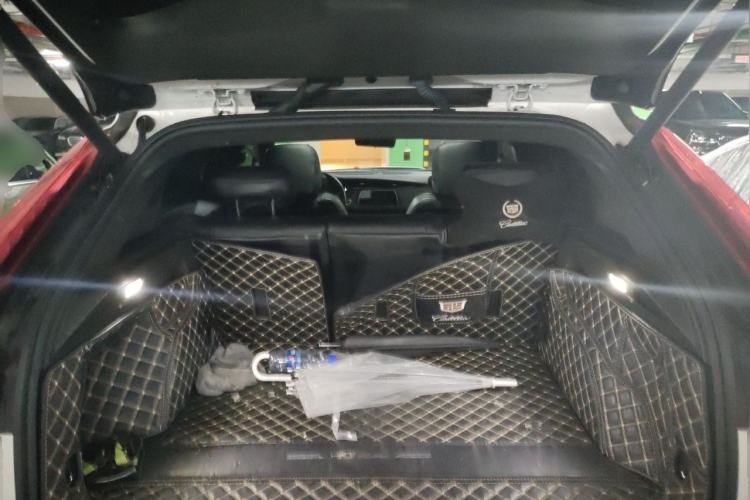 Used Cadillac XT4 2023 28T Two-Wheel-Drive Luxury Version Trunk