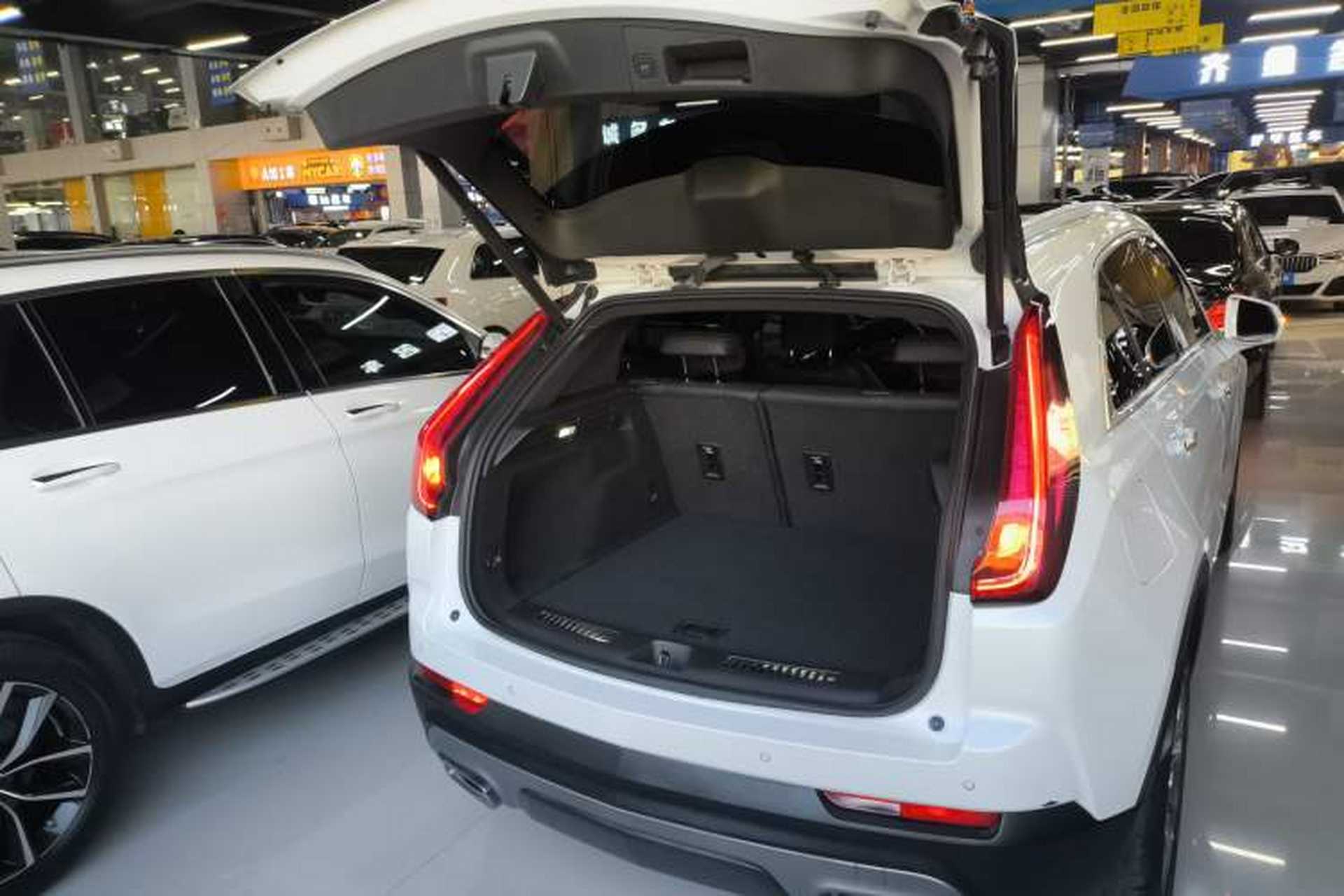 Used Cadillac XT4 2023 28T Two-Wheel Drive Prestige Version Trunk
