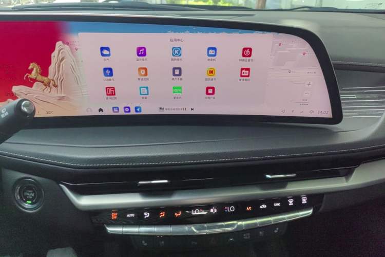 Used Cadillac XT4 2024 Facelift 28T Two-Wheel-Drive Prestige Version Audio And AC Panel