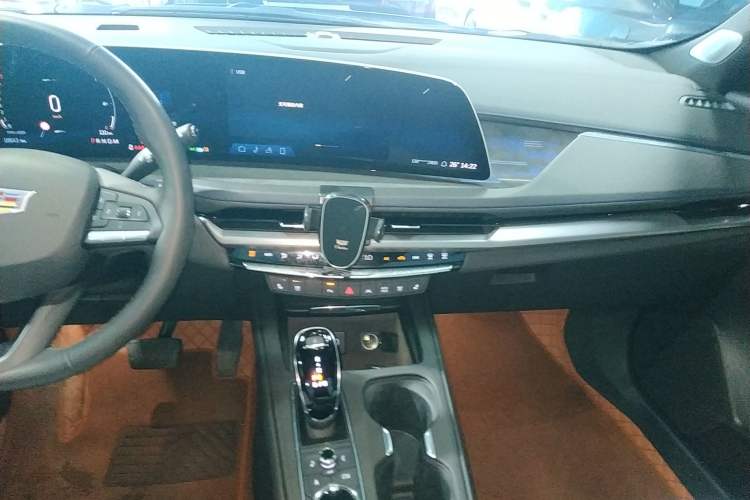 Used Cadillac XT4 2024 28T Two-Wheel-Drive Prestige Version Audio And AC Panel