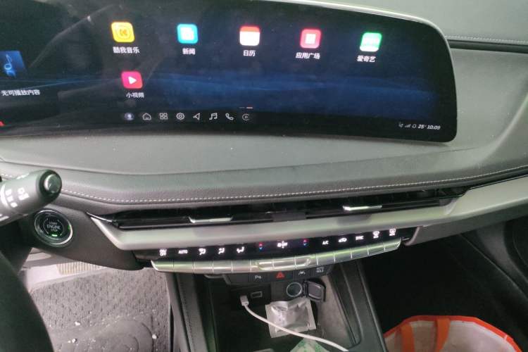 Used Cadillac XT4 2024 25T Two-Wheel Drive Fashion Edition Audio And AC Panel
