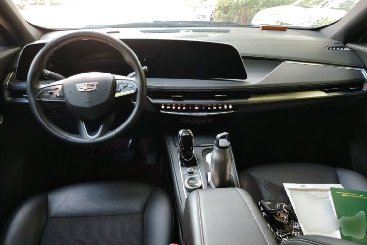 Used Cadillac XT4 2024 25T Two-Wheel Drive Fashion Edition Center Console
