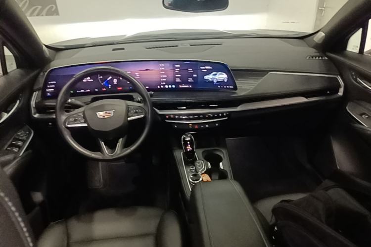 Used Cadillac XT4 2024 Facelift 28T Two-Wheel-Drive Luxury Version Center Console