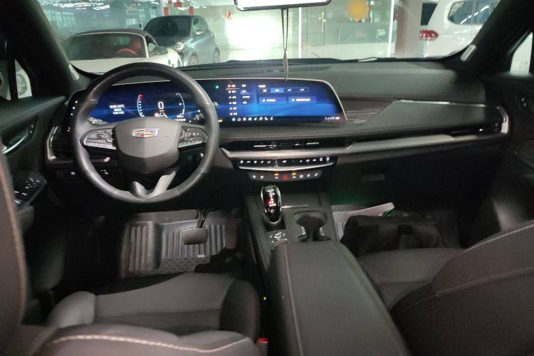 Used Cadillac XT4 2024 28T Two-Wheel-Drive Prestige Version Center Console