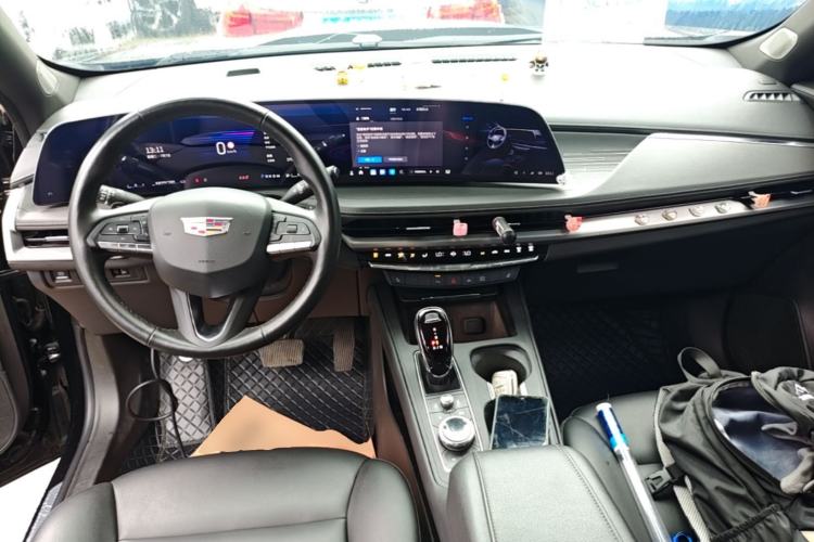 Used Cadillac XT4 2024 28T Two-Wheel-Drive Luxury Version Center Console
