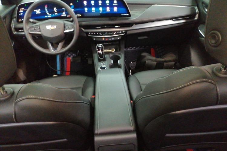 Used Cadillac XT4 2024 28T Two-Wheel-Drive Luxury Version Center Console