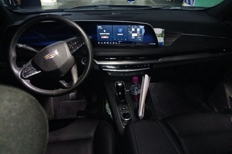 Used Cadillac XT4 2024 28T Two-Wheel-Drive Luxury Version Center Console