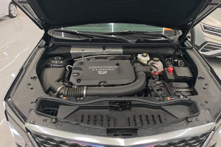 Used Cadillac XT4 2024 28T Two-Wheel-Drive Luxury Version Engine Bay