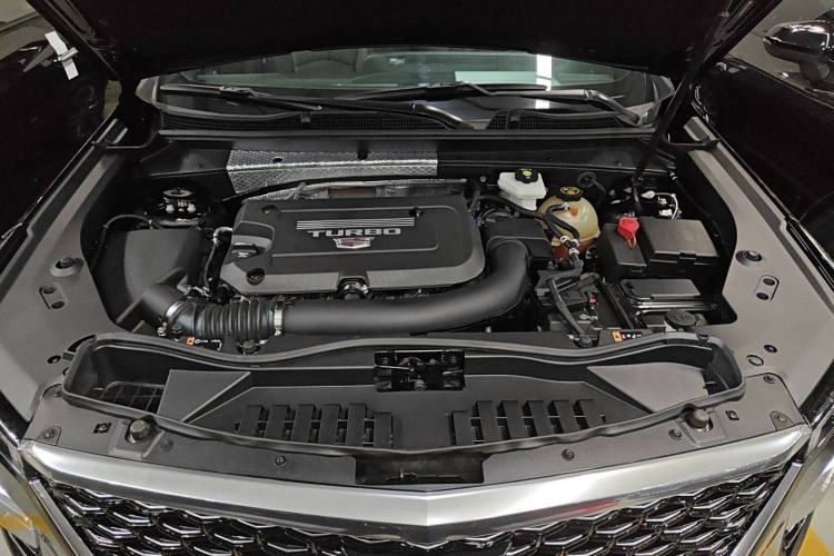 Used Cadillac XT4 2024 28T Two-Wheel-Drive Luxury Version Engine Bay