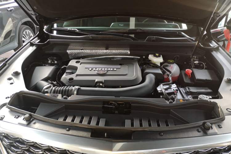 Used Cadillac XT4 2024 28T Two-Wheel-Drive Luxury Version Engine Bay