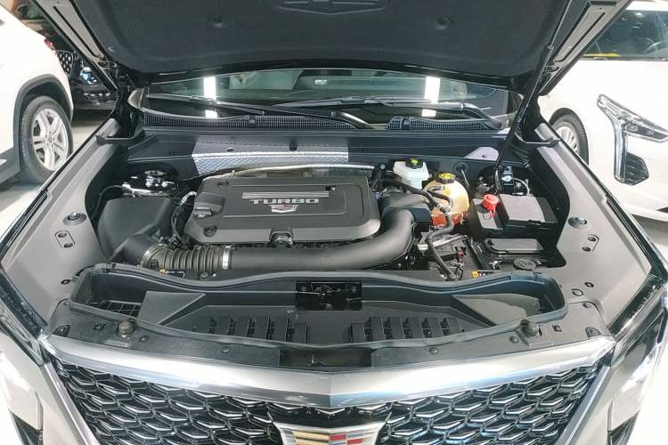 Used Cadillac XT4 2024 28T Two-Wheel-Drive Prestige Version Engine Bay