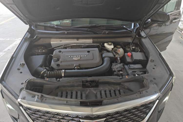 Used Cadillac XT4 2024 28T Two-Wheel-Drive Luxury Version Engine Bay