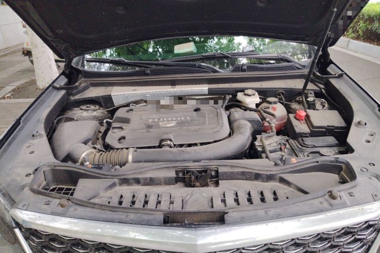 Used Cadillac XT4 2024 28T Two-Wheel-Drive Luxury Version Engine Bay