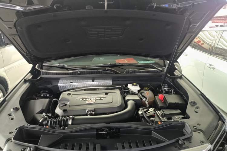 Used Cadillac XT4 2024 28T Two-Wheel-Drive Luxury Version Engine Bay